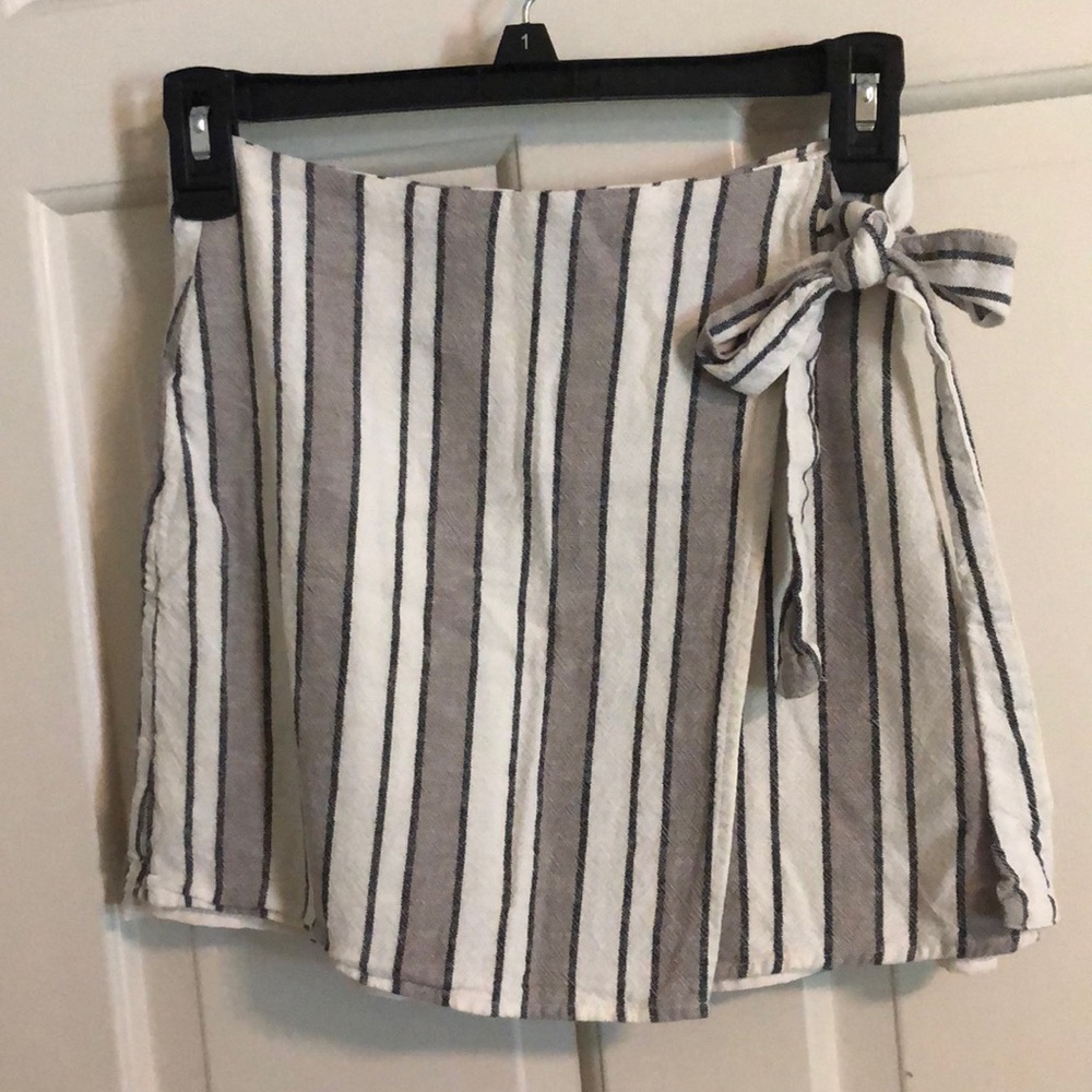 Forever 21 Gray and White Striped Skirt